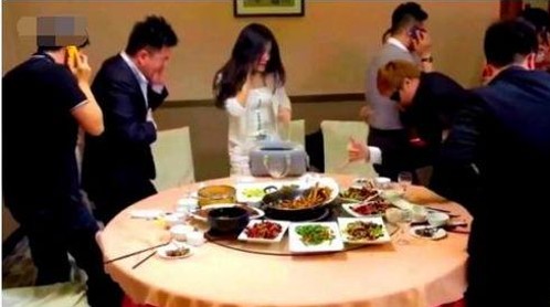 《娱乐圈吃瓜爆料书》揭明星私生活与争议，娱乐圈动态全解析