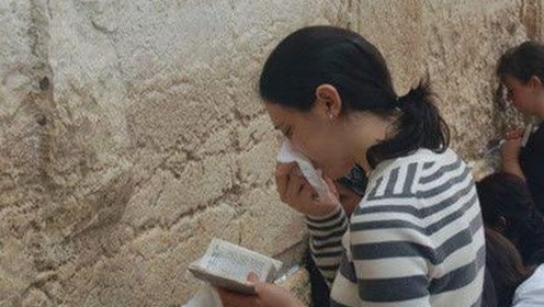 娱乐圈那些“每日吃瓜”的故事:从“吃瓜群众”到“想爸爸”的网络热议